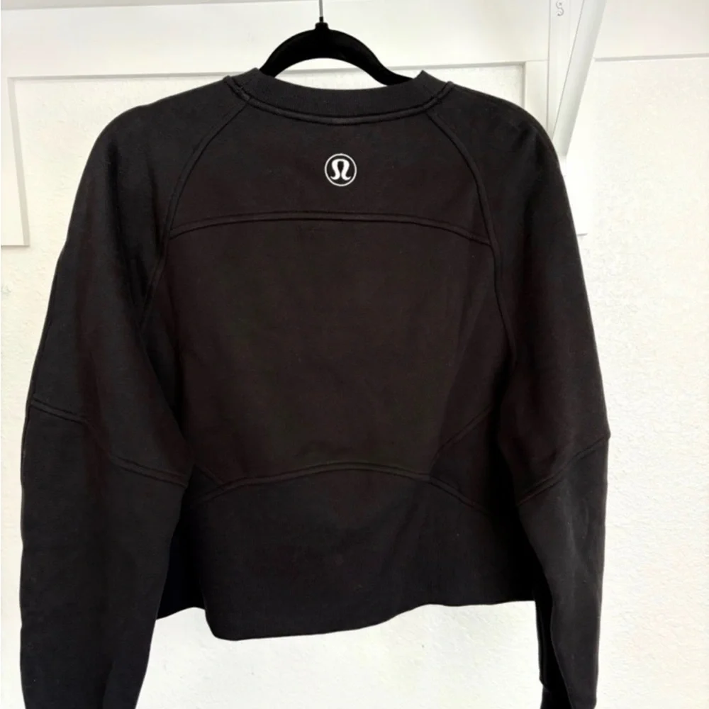 🎉 NWT 🎉// lululemon Black Sweatshirt with Embroidered White Logo size M/L - Picture 2 of 4